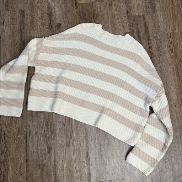 Moon & Madison • Oversized Striped Knit Semi Cropped Sweater - Picture 8 of 10